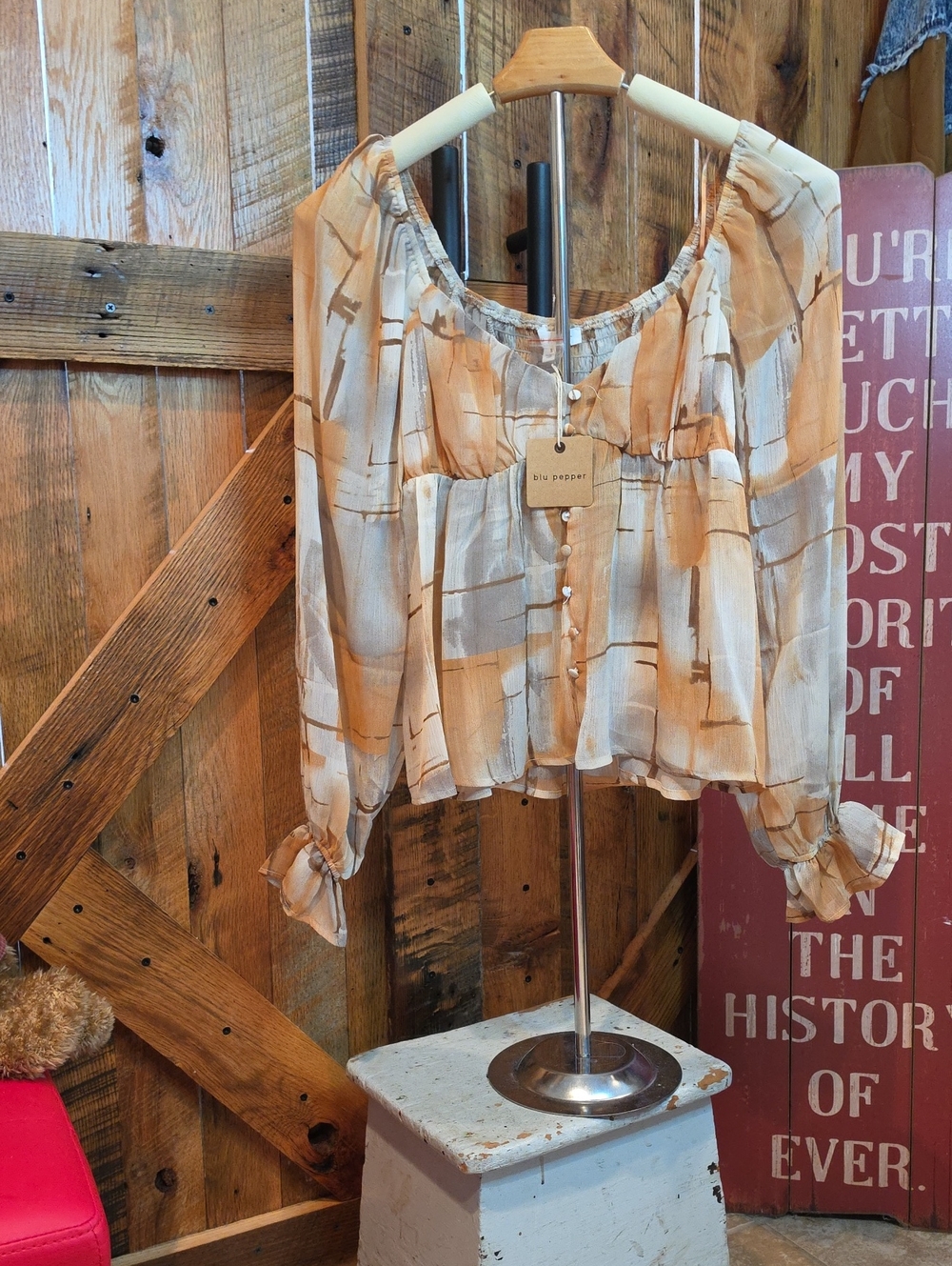 107p Blu Pepper Cream and Tan Brushstroke Peasant Blouse